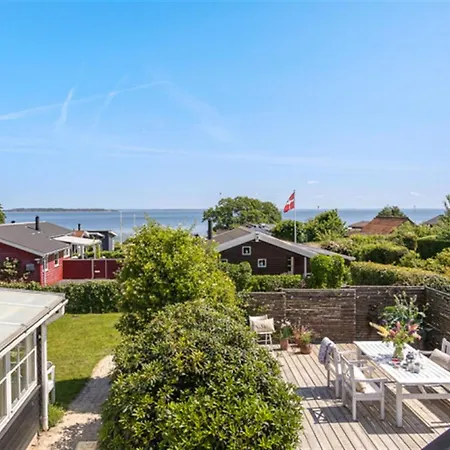 Lilie - 150m From The Sea By Interhome Nyaraló